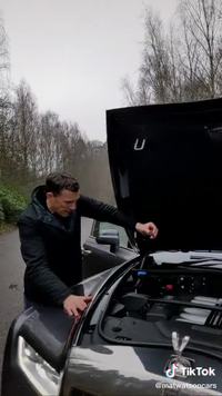 Pièce sur un moteur Rolls-Royce V12 de la Phantom