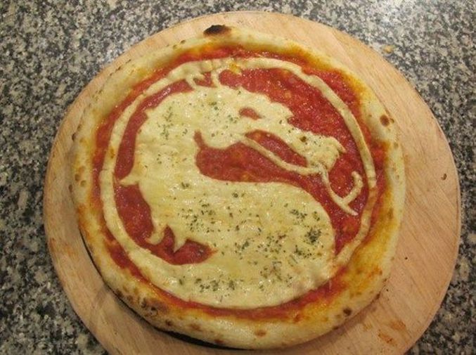 Une pizza Mortal Kombat.