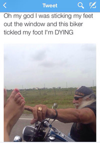 Le motard chatouilleur