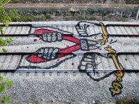 Etre enchaîné sur des rails de chemin de fer