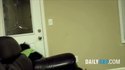 Ivre mort, il se lève de son fauteuil