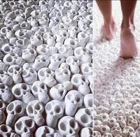 Un tapis de crânes