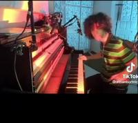 Petit extrait de Engravings - Ethan Bortnick 