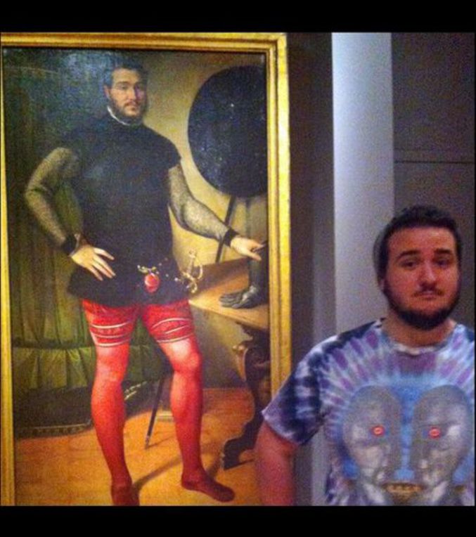 Max Galuppo, étudiant à Philadelphie, montre une ressemblance incroyable avec le personnage d'un tableau italien de la Renaissance intitulé 'Portrait of a Nobleman with Dueling Gauntlet' (auteur inconnu).