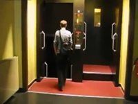 L'ascenseur qui ne s'arrête jamais