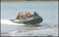 Arrivée de migrants, j'vois que ça, parce que s'il s'agit de forces spéciales, on n'est pas dans la gadoue !