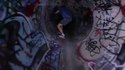 Descente en skate dans un conduit