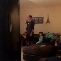 Taper son grand frère