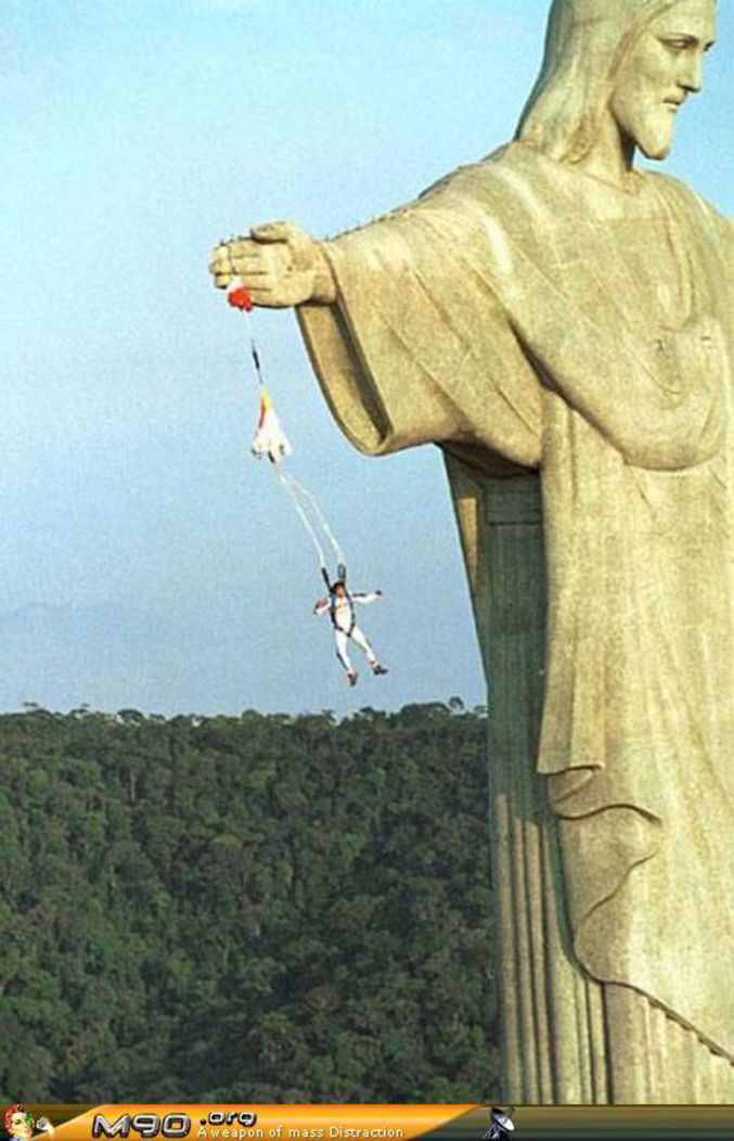 Un parachutiste arrêté par la main de Jésus