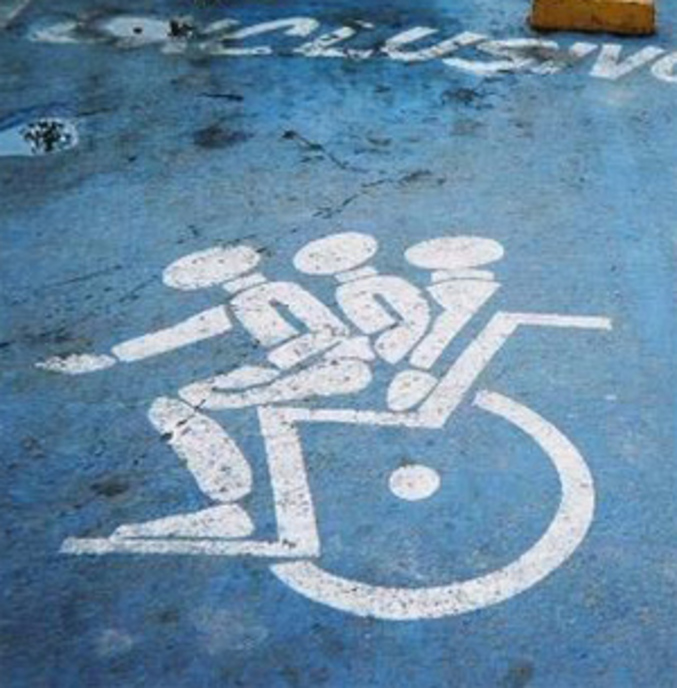 Un parking pour homosexuel handicapé. C'est pas moi qui le dit.