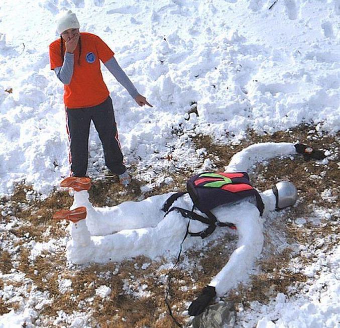 Un  bonhomme de neige mort dans d'atroces circonstances.