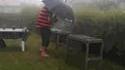 On a eu beau lui dire que c'était râpé pour son barbecue...