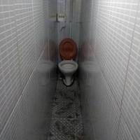 Toilette serrée