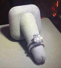 Présentoir de bagues renversé...