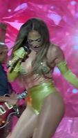Jennifer Lopez, sur scène pour son 56e anniversaire