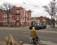 Bordelskaïa ! V'la encore Boris, le fils du voisin, qui a ressorti sa tuture à pédales ! 