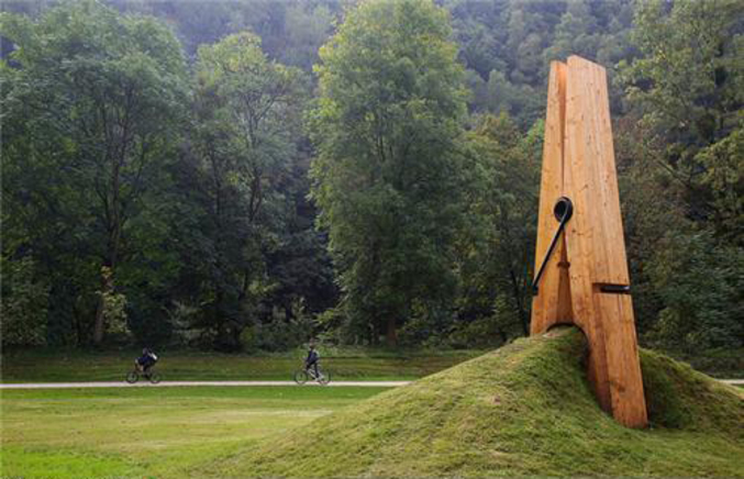 Une sculpture bien dans son environnement.