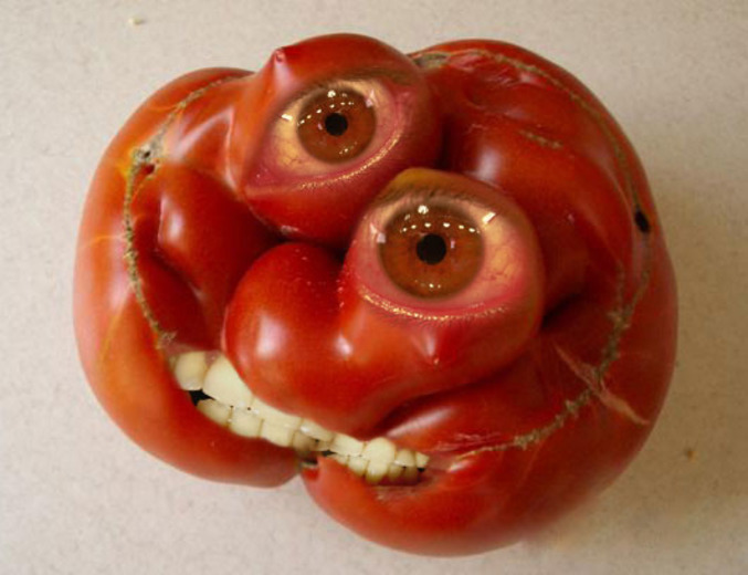 La tomate qui vous a à l'oeil.
