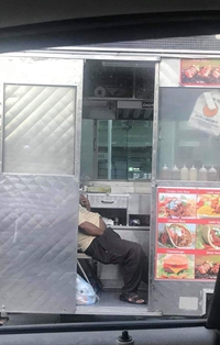 Hé m'sieur, un sandwich SVP...