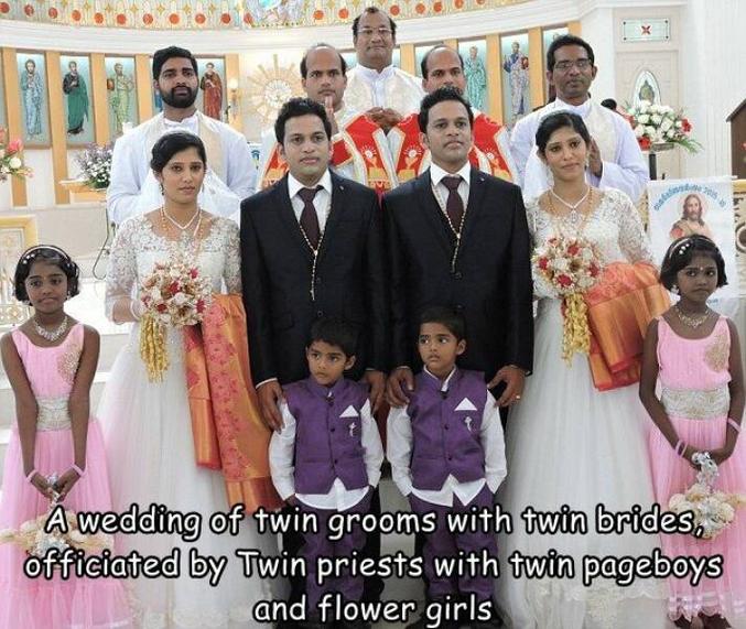 Un mariage de mariés jumeaux avec des mariées jumelles, célébré par des prêtres jumeaux, avec des garçons et filles d'honneur jumeaux et jumelles
