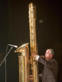 When long saxophon is long