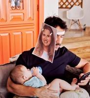 Papa rusé : photo de maman pendant le biberon...