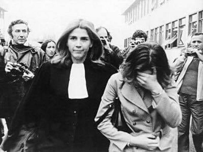 Marie-Claire Chevalier s'en est allée hier, le 26 janvier 2022. Ce nom, aujourd'hui souvent oublié, est à l'origine d'une des lois les plus importantes dans le droit des femmes en France. Violée à l'âge de 16 ans, elle tombe enceinte et décide d'avorter. A l'époque, l'avortement n'est pas légal en France et son violeur la dénonce. Gisèle Halimi la défend lors de son procès en 1972, c'est le fameux procès de Bobigny. L'effet médiatique est retentissant, Marie-Claire Chevalier est acquittée, et la loi Veil autorisant l'IVG sera adoptée le 17 janvier 1975.