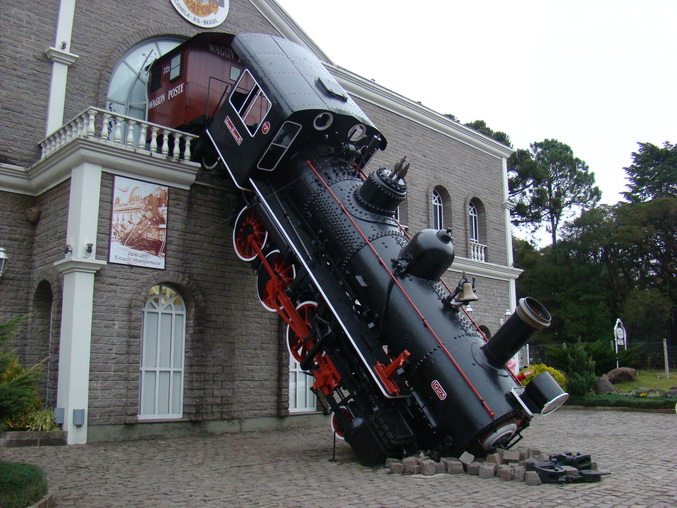 La reproduction d'un accident de train à Paris en 1895.