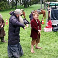 Bon dit-donc ! Cét'y pas Bilbo est Gandalf qu'é d'retour ! 