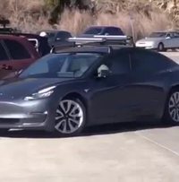 Vous serez gentil d’avancer la voiture