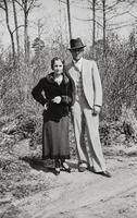 Bonnie Parker et Clyde Barrow en 1933