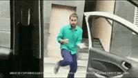 danser à côté de ta voiture qui roule, c'est un bon moyen de...