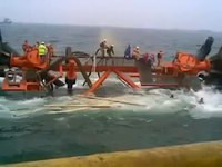 Une plate-forme pétrolière iranienne coule