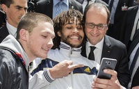 Moi, François Hollande je suis populaire auprès des jeunes