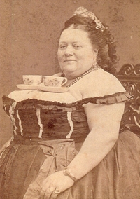 Mon arrière grante tante, tata Bertha, avait le chic pour servir le thé à ses convives.