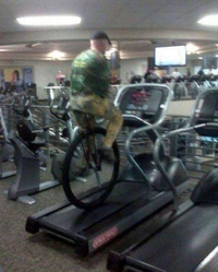 En monocycle à la salle