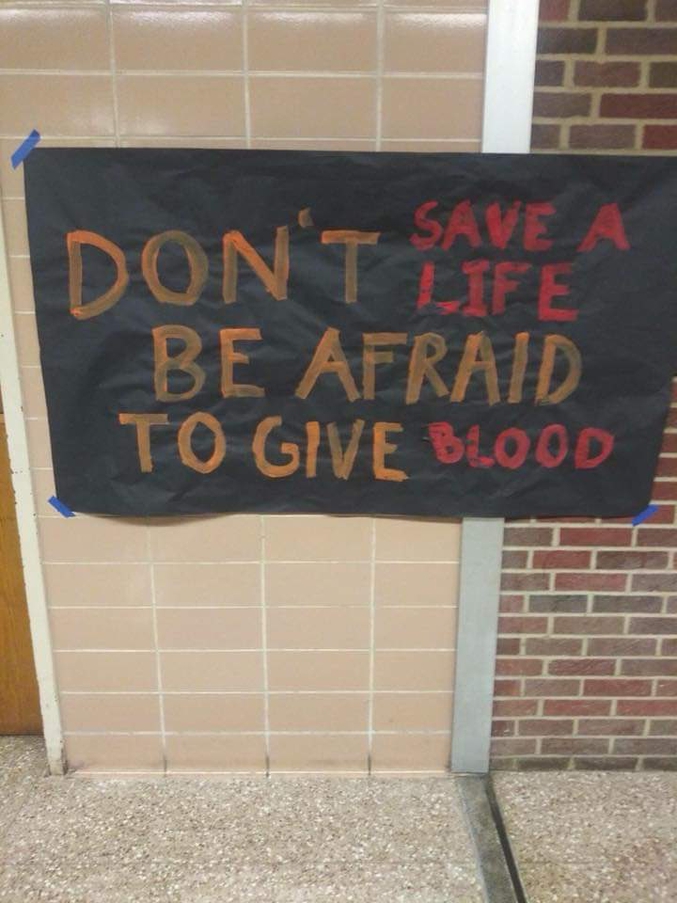 "Ne sauvez pas de vies. Ayez peur de donner votre sang"
"N'ayez pas peur de donner votre sang. Sauvez des vies"