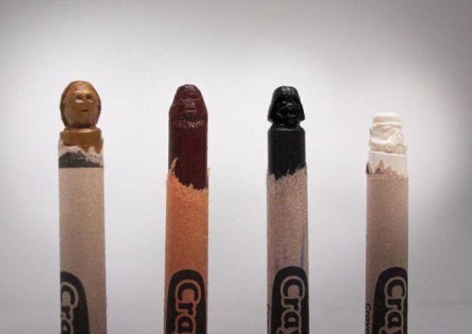 Des sculptures sur crayons gras.