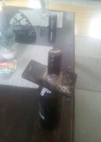 Ouvrir une bouteille avec un téléphone