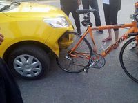 Accident, un vélo contre une voiture
