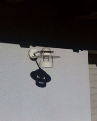 ils nous surveillent dans l'ombre...