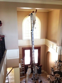 "Tiens-toi au pinceau, on enlève l'échelle !"