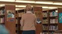 Margot Robbie en bibliothécaire sexy