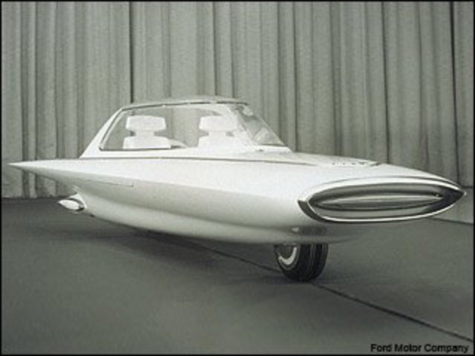 Un concept car futuriste de 1961 présenté à Detroit. 

pour en savoir plus : http://oldconceptcars.com/1930-2004/ford-gyron-concept-car-1961/