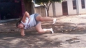 Faire du skate en tongs