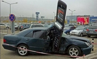 On vous l'a dit cent fois : "Pas de portable en voiture !"
