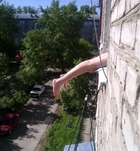 Se faire dorer la raie à la fenêtre.