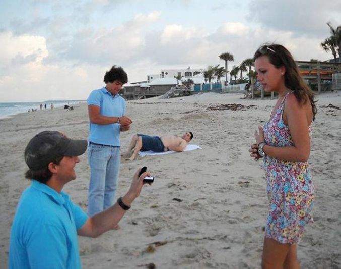 Une demande en mariage sur la plage.
