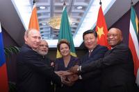 Le groupe des BRICS (Brésil, Russie, Afrique du Sud, Inde et Chine) envisage de créer une nouvelle monnaie qui remettrait en cause la domination du dollar américain en tant que principal moyen de règlement international