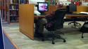 à la bibliothèque